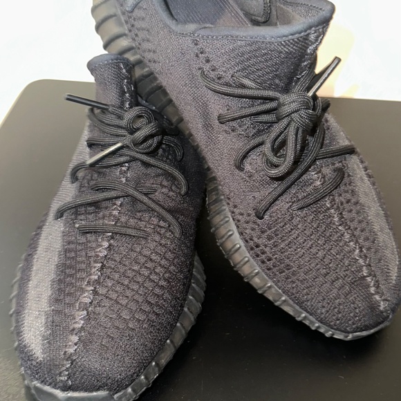 Adidas Yeezy Boost 350 V2 Black Non-Reflective Size 10 - Picture 7 of 7